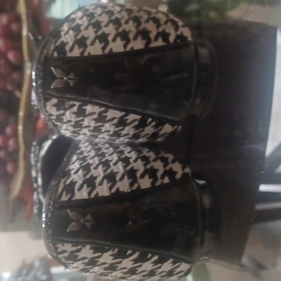 9.5 J. RENEE SHOES - Picture 3 of 4